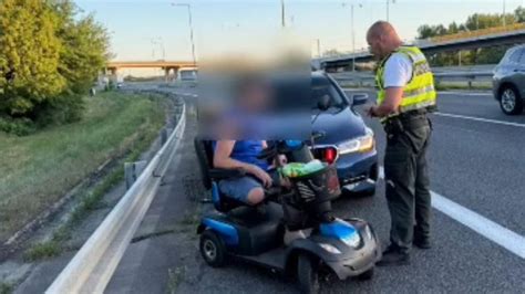 Starší človek na invalidnom vozíku, ilustrujúci dôležitosť mobility