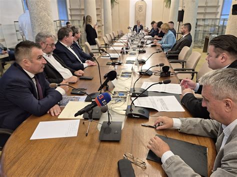 Zasadnutie Národnej rady SR o dôchodkovom strope