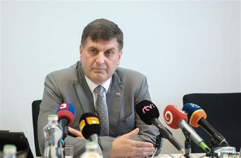 Schéma fungovania prvého a druhého dôchodkového piliera