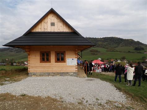 Panoramatický pohľad na obec Žaškov s okolitými vrchmi