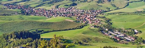 Mapa obce Žaškov s vyznačenými cestnými spojeniami a cyklotrasou