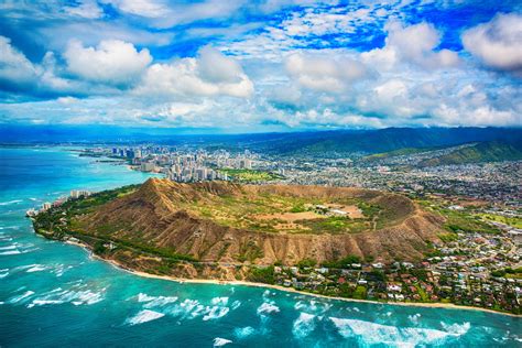Panoramatický výhľad na Honolulu z krátera Diamond Head
