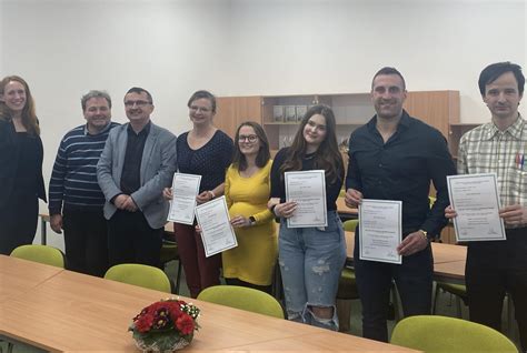 Absolvent opatrovateľského kurzu v praxi