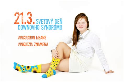 Symbol dvoch farebných ponožiek pre Svetový deň Downovho syndrómu