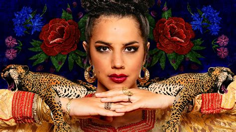 Lala Tamar vystupuje