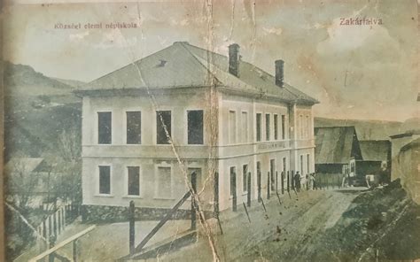 Dobová fotografia školy