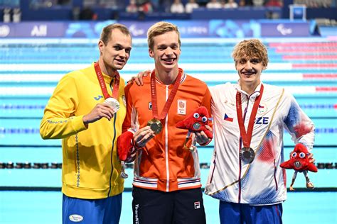 Paralympijský plavec počas súťaže
