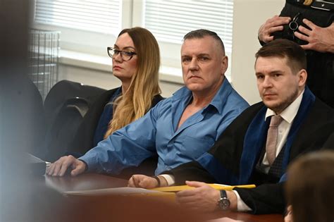 Súdne pojednávanie s váhami spravodlivosti