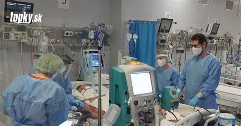 Zdravotnícki pracovníci demonštrujúci za vyššie platy