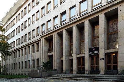Budova Psychiatrickej kliniky LF UK a UNB na Mickiewiczovej ulici