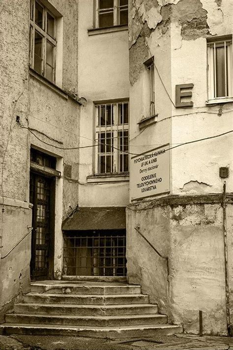 Historická fotografia Neuropsychiatrickej kliniky na Mickiewiczovej ulici