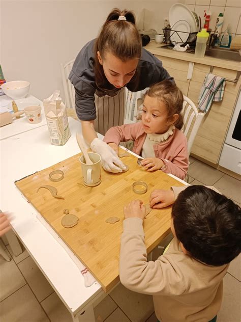 Dobrovoľníci pomáhajúci v charite