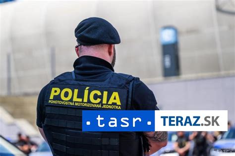 Ilustračná fotografia policajtov v službe