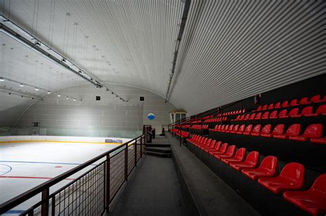 Ilustrácia zakázaných predmetov na štadióne