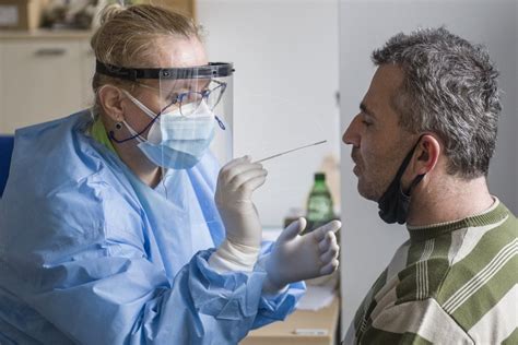Ilustračná fotografia lekára pri práci