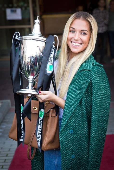Dominika Cibulková s trofejou v Singapure
