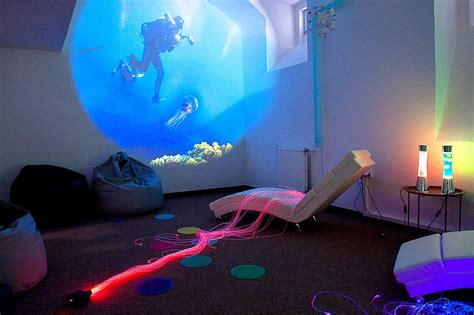 Interiér Snoezelen miestnosti s morskou tematikou