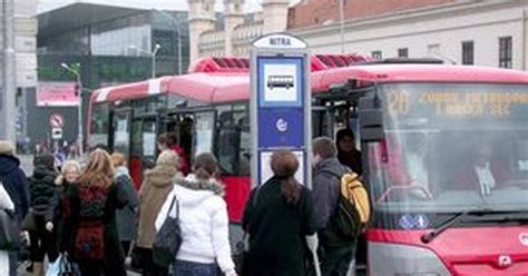 ikony symbolizujúce zľavy v doprave, kultúre a financiách