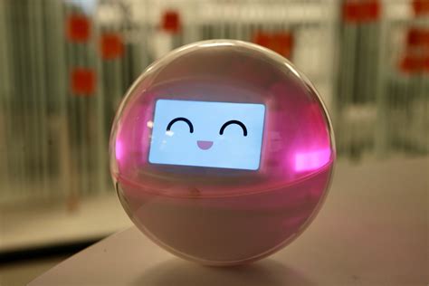 Robot Leka v interakcii s dieťaťom