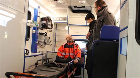 Interiér sanitky s vybavením pre imobilných pacientov