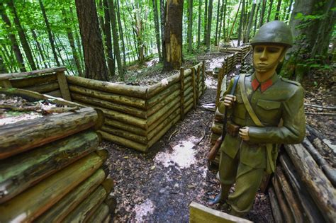Panoramatická tabuľa s popismi tatranských štítov