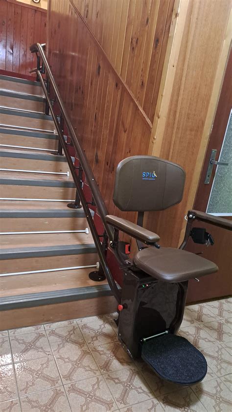 Vizualizácia stoličkového výťahu na točitom schodisku