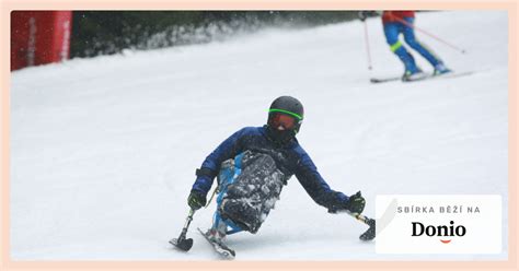 Telesne postihnutá lyžiarka na monoski
