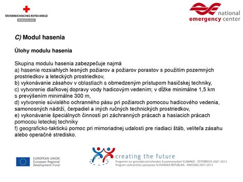 Nemobilná seniorka pri ručných prácach