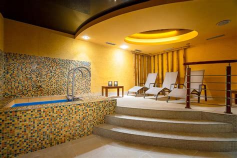 Fotografia kúpeľného hotela vo Vyhniach