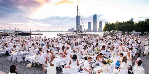 Dîner en blanc v Paríži