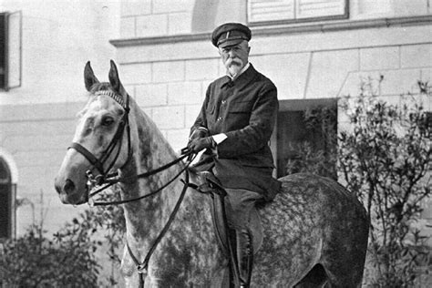Tomáš Masaryk v akcii na tenisovom kurte