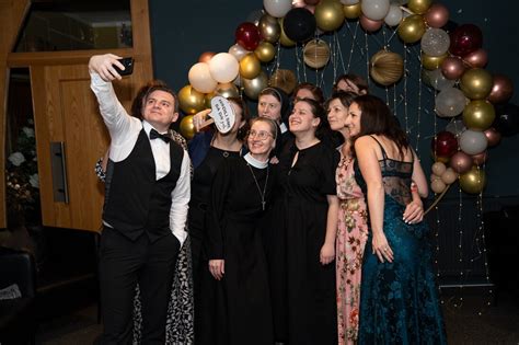 Fotogaléria z benefičných plesov Hospicu Milosrdných sestier
