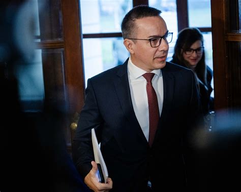 Rozdiely v odmeňovaní vedúcich a radových zamestnancov
