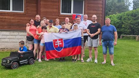Zuzana s deťmi pri športových aktivitách