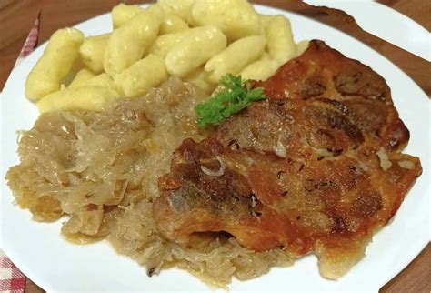 Suroviny na prípravu strapačiek s kyslou kapustou