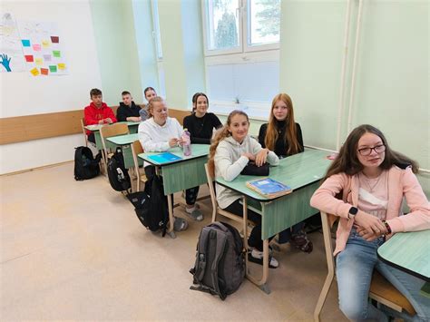 Študent na strednej škole s učebnicami
