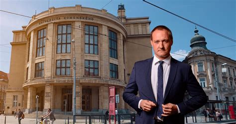 Študenti na akademickej pôde univerzity