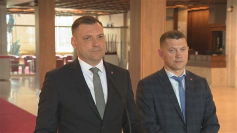 Právnik vysvetľujúci možnosti odškodnenia
