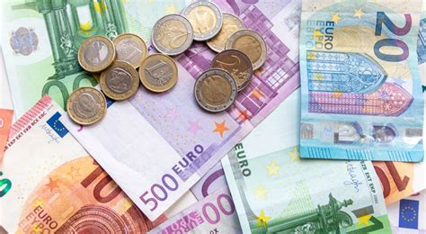 Infografika: Kto nemá nárok na zamestnaneckú prémiu