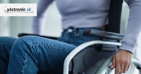 Pacientka s roztrúsenou sklerózou používajúca pomôcku na podporu mobility