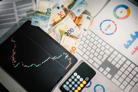 Graf porovnávajúci minimálny a maximálny vymeriavací základ pre SZČO v rôznych rokoch