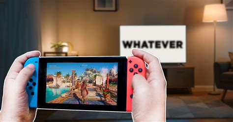 Senior používa smartfón na hranie hry