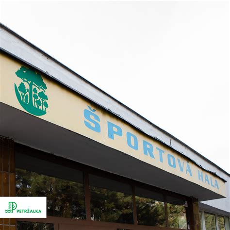 Zrakovo postihnutí športovci pri hre futbalu