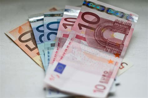 Eurobankovky rôznych nominálnych hodnôt a ich bezpečnostné prvky