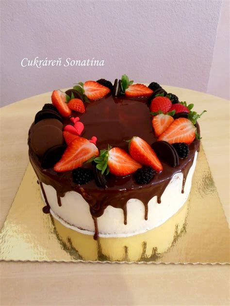 Torta s ovocím a čokoládovou polevou