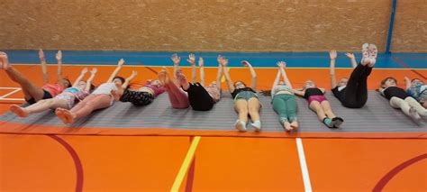 Ilustrácia cvičení dynamickej dychovej gymnastiky v sede