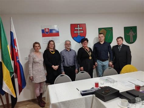 Obecný úrad a symboly obce