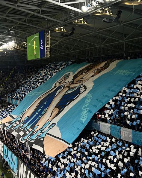 Fanúšik na vozíku na futbalovom štadióne