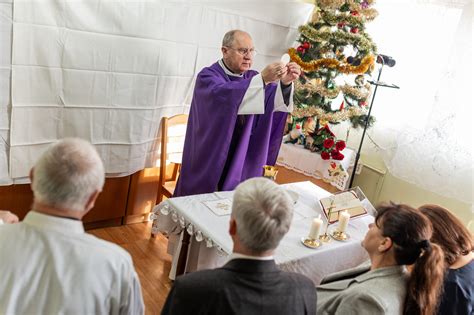 Klienti Charitného domu pri spoločných aktivitách