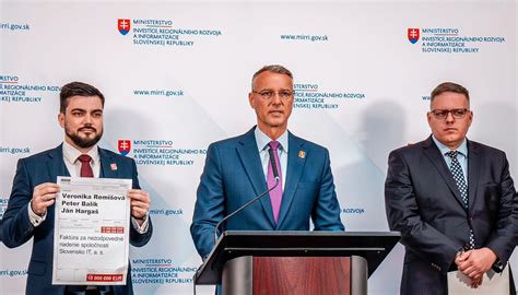 Minister Richard Raši na tlačovej konferencii